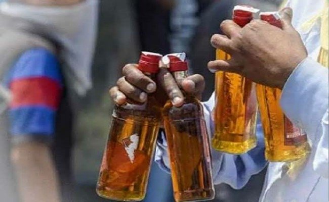 जावरा पुलिस ने पकड़ी अवैध शराब की फैक्ट्री, एक आरोपी गिरफ्तार तो एक भागने में कामयाब